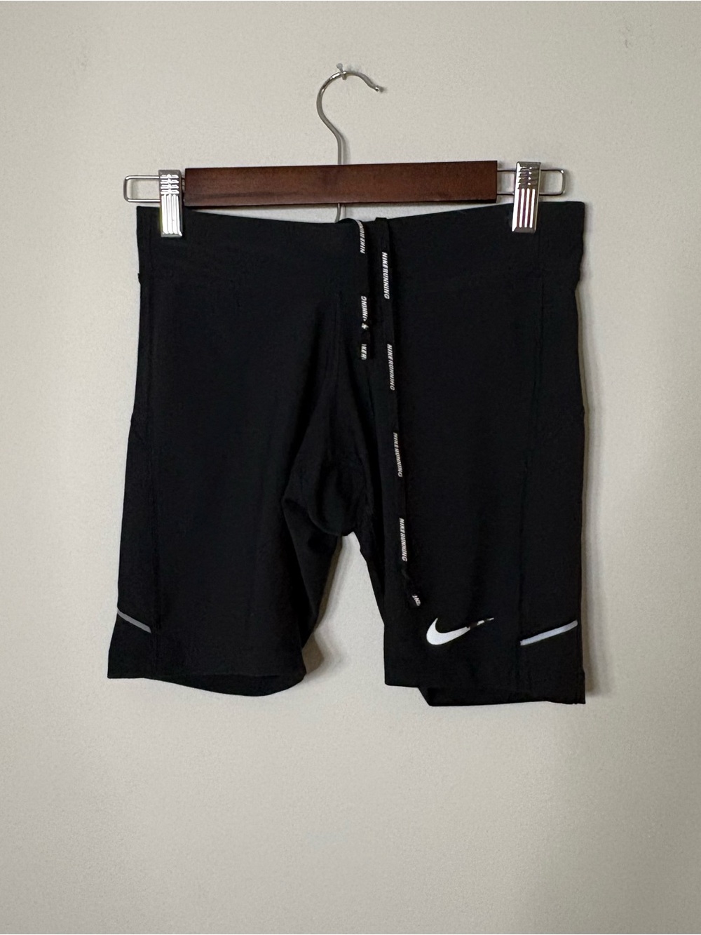 Nike Women’s XS Black Compression Shorts Running Gym Workout U7